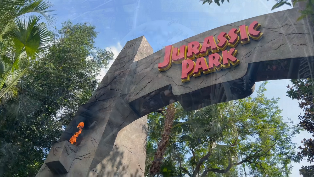 Universal Studios vs. Islands of Adventure - Which Park is Right for You?