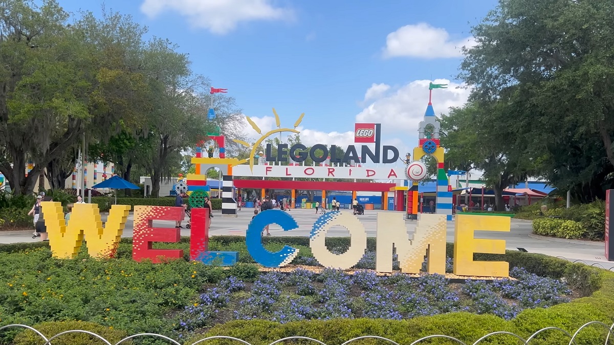 A close-up of the Universal’s Islands of Adventure theme park entrance sig